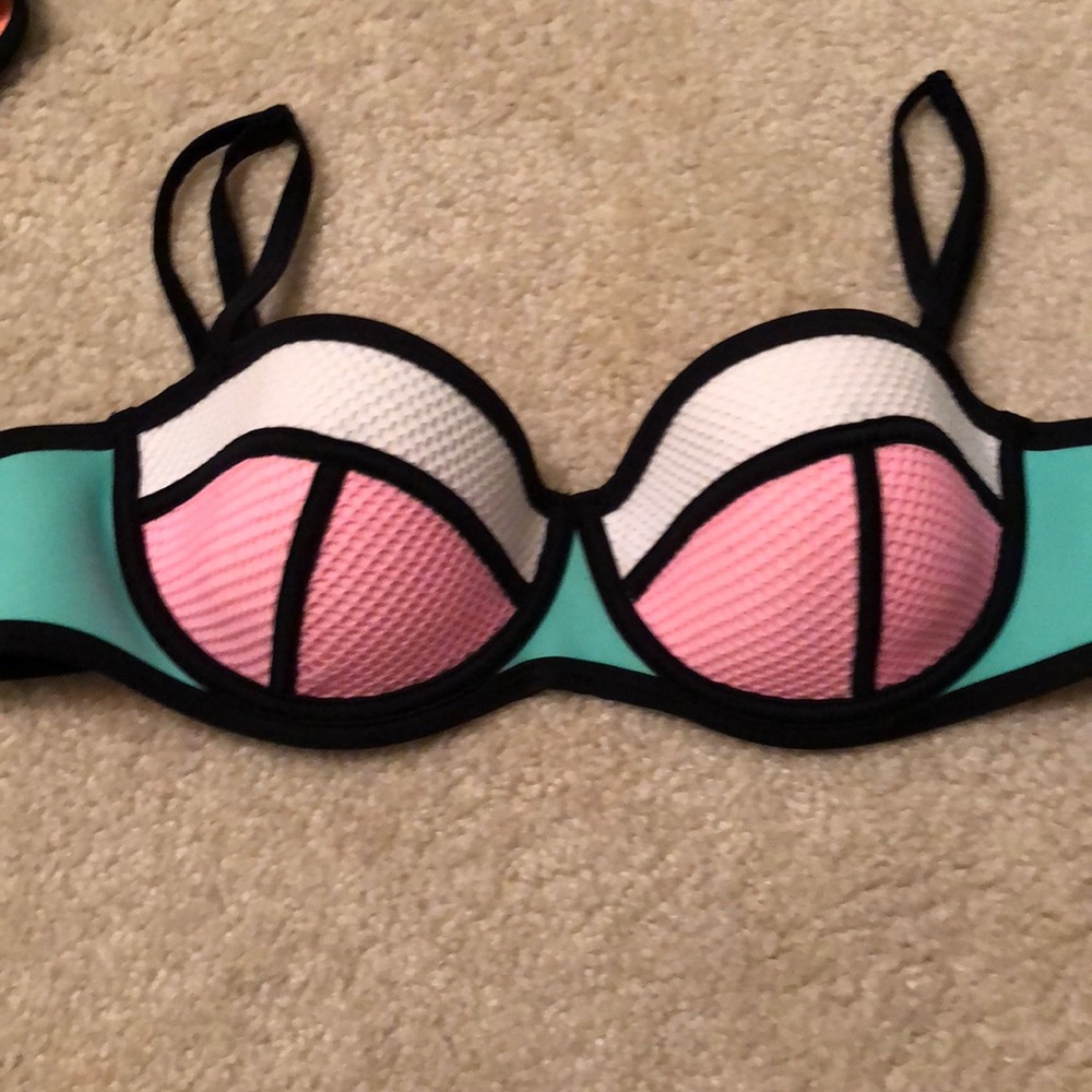 Triangl top authentic swim top